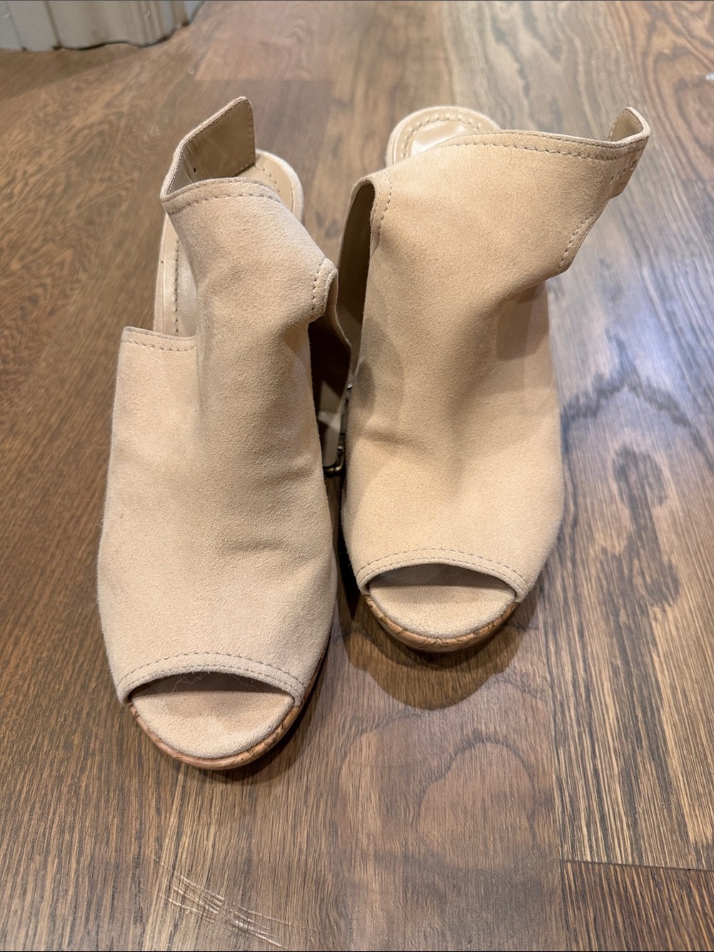 Johnston & Murphy Beige Open-Toe Cork Wedge Mules - Picture 2 of 4